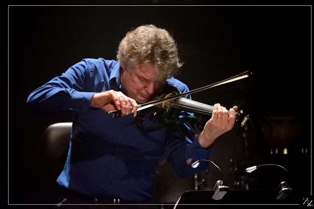 NIK_13160 Didier Lockwood - Violons Barbares - Guo Gan 09-12-2015 (Zz)  (p).jpg